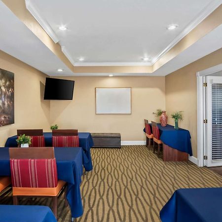 Quality Suites Irving-Las Colinas Exteriér fotografie