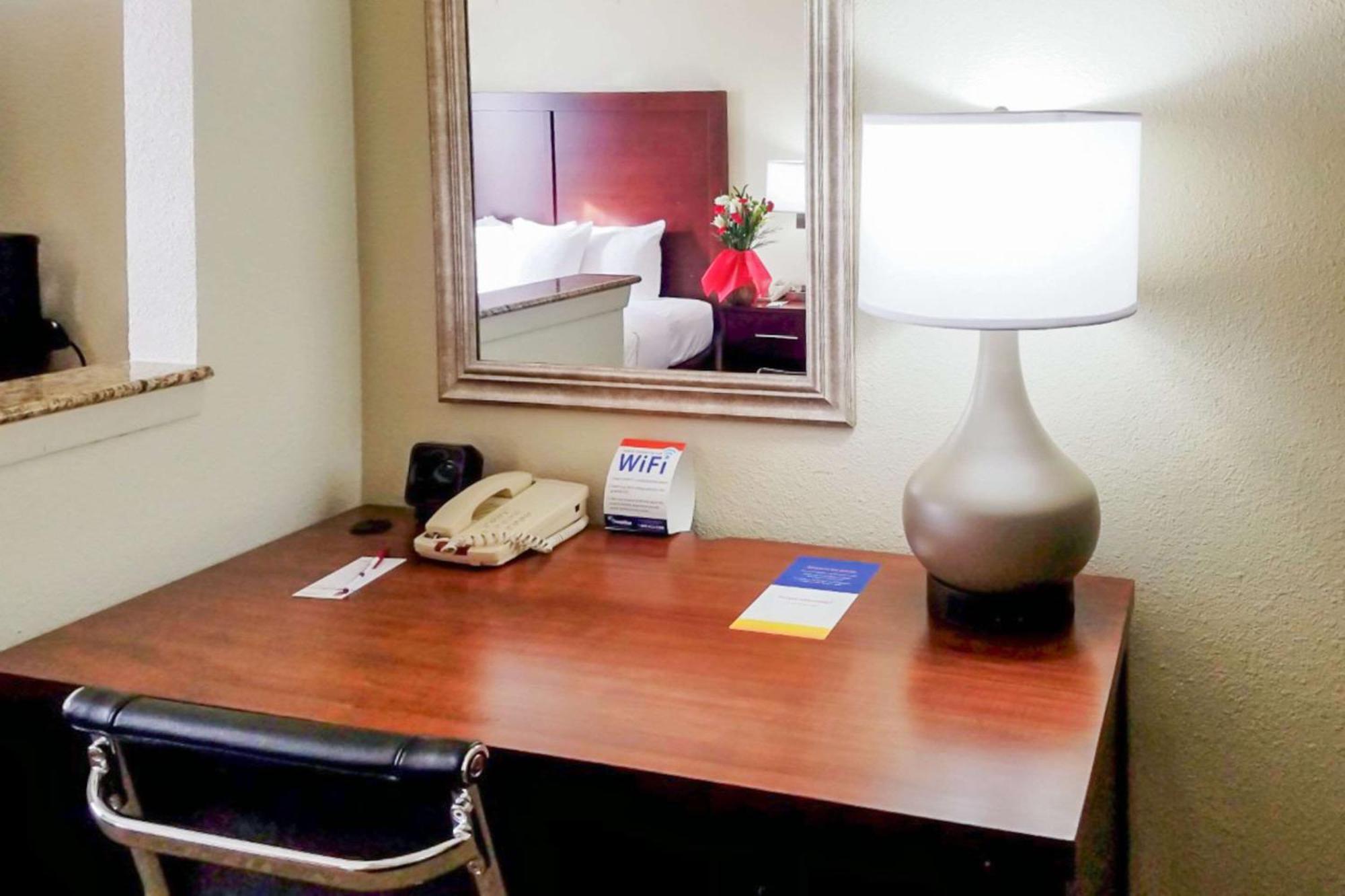 Quality Suites Irving-Las Colinas Exteriér fotografie