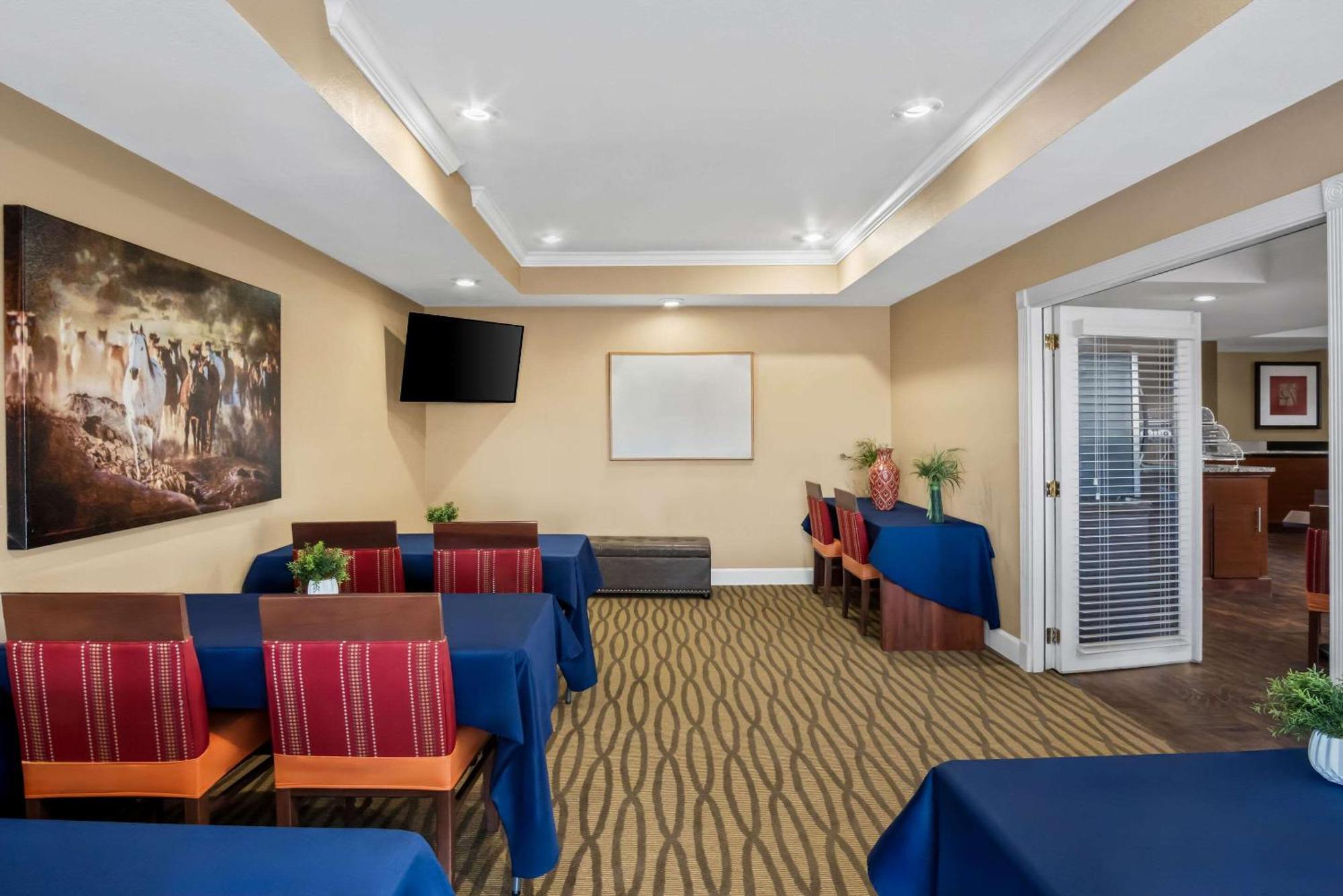 Quality Suites Irving-Las Colinas Exteriér fotografie