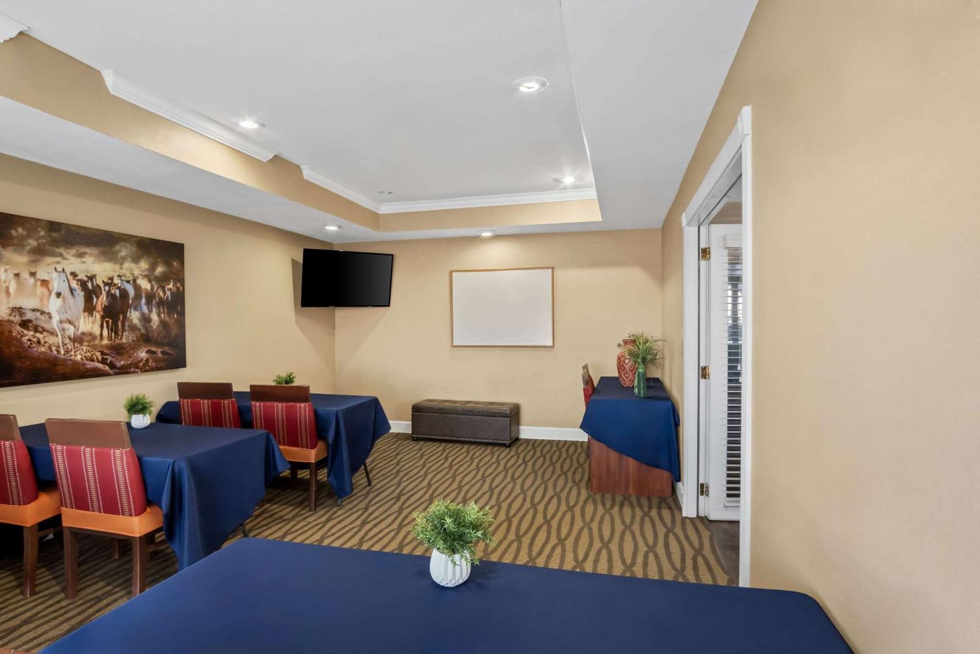 Quality Suites Irving-Las Colinas Exteriér fotografie