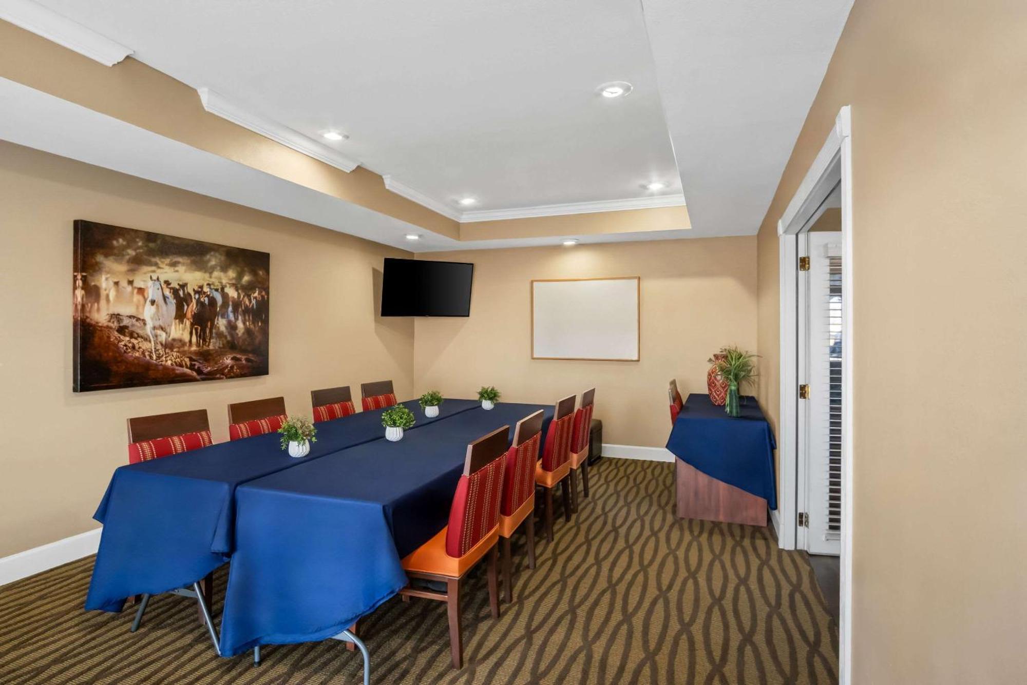 Quality Suites Irving-Las Colinas Exteriér fotografie
